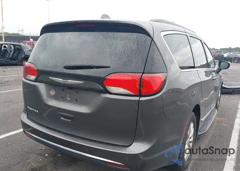 2017 Chrysler Pacifica Touring-L z USA, uszkodzony, nr VIN 2C4RC1BG4HR661353